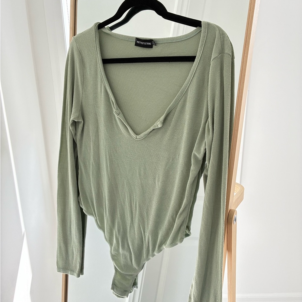 PrettyLittleThing Sage Green V-Neck Bodysuit